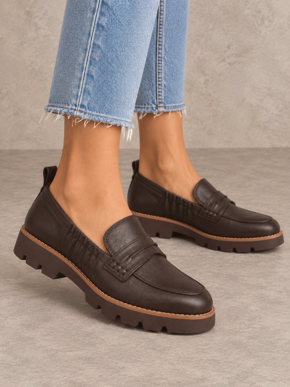 NEW Vionic Cynthia II Leather Loafer in Chocolate Size 6.5